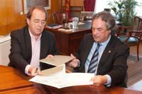 Imagen de la firma del convenio