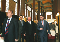 Juan Alberto Belloch con otros dirigentes